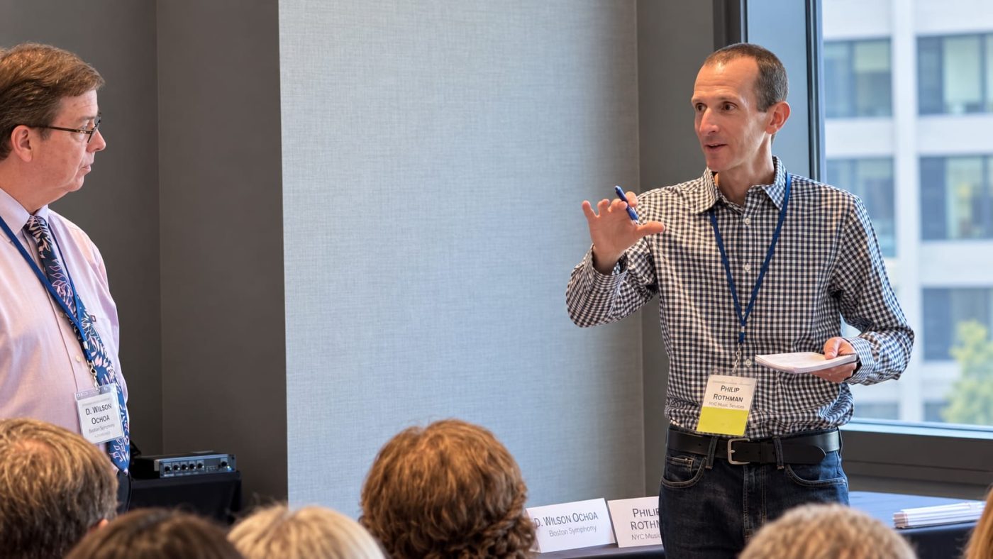 Wilson Ochoa and Philip Rothman presenting to an audience at a MOLA conference.